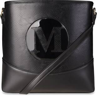Crossbody taška monnari kapacitní taška na hlášení s velkým logem dámská taška s embosovaným panelem - černá