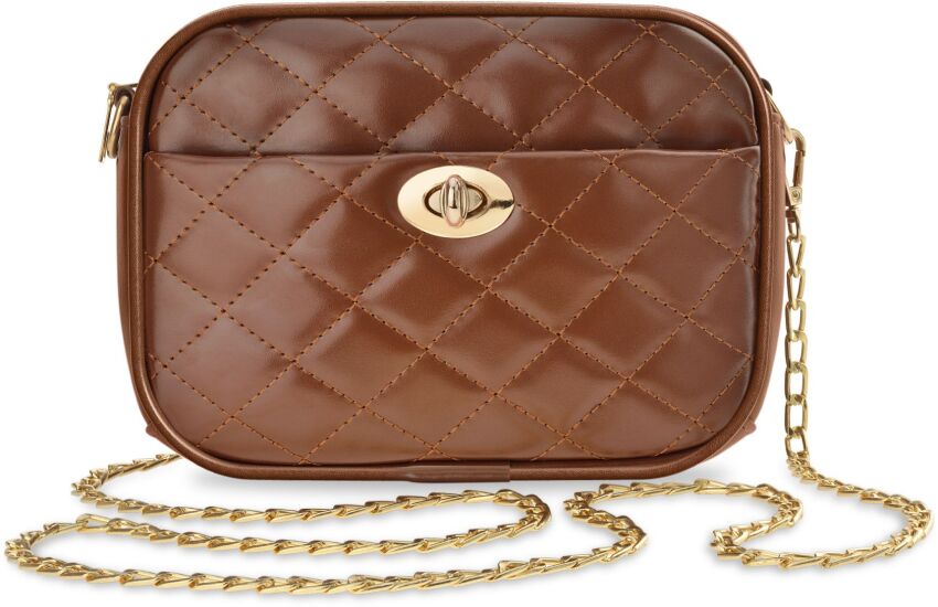 Prošívaná dámská crossbody kabelka na řetízku - hnědá
